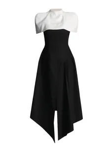 Elegantes schwarz-weißes Abendkleid mit abnehmbarem Cape und tiefem Beinschlitz