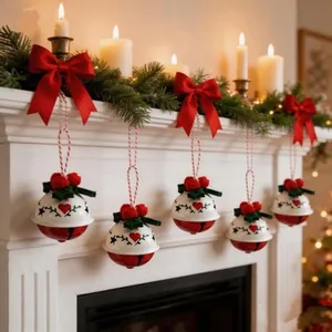 Cascabeles de Navidad de Hierro Rojo y Blanco Con Patrones de Corazón y Estrella Adornos Colgantes para Árbol de Navidad