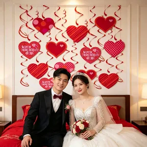 Banner a cuore e spirali rosse per romantiche decorazioni di San Valentino in camera