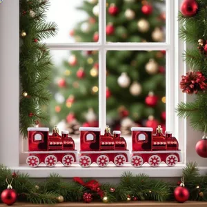 Drei rote galvanisierte Kunststoff-Weihnachtszug-Anhänger auf einem Fensterbrett