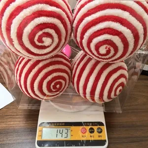 Weight measurement showing 143g for four red and white spiral fuzzy Christmas balls