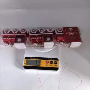Gewichtsdetail der roten galvanisierten Kunststoff-Weihnachtszug-Ornamente mit 73g