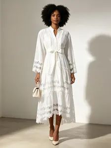 Robe Maxi Vintage Française avec Patchwork en Dentelle pour Femme Élégante Col en V Manches Évasées Maille Transparente Robe Longue Volants