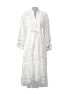 Robe longue vintage française en dentelle blanche avec volants et mesh transparent