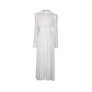 Robe mi-longue plissée blanche vintage avec col en dentelle et ceinture à nœud