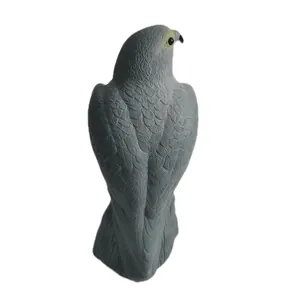 Realistisches graues Falken-Adler-Lockvogel-Kunststoffornament für den Gartenschutz
