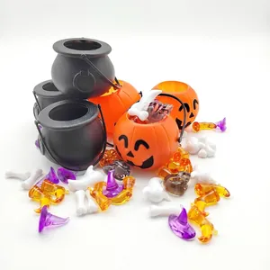 Conjunto variado de mini cubos de calabaza y calderos para decoraciones de Halloween