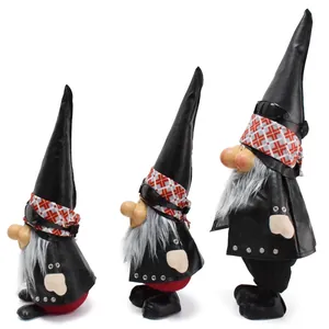 Détail de 3 gnomes motards avec lunettes de soleil et vestes en cuir noir sur blanc.