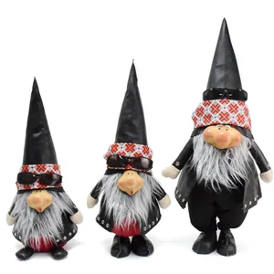 Trio de gnomes motards avec chapeaux en cuir noir, lunettes de soleil et barbes en peluche.