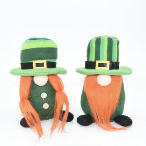 Pareja de gnomos de peluche de San Patricio hechos a mano con sombreros verdes y barbas
