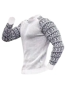 Herren Waffelstrick Langarmshirt mit auffälligen geometrischen Ethno-Mustern am Ärmel.