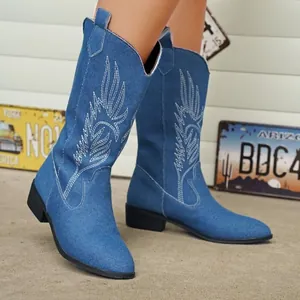 Bottes de cow-boy en denim bleu pour femmes avec broderies blanches et talons carrés