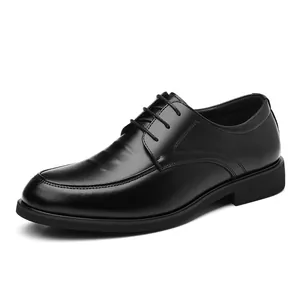Klassieke zwarte heren zakelijke leren schoenen met een elegant vetersluiting ontwerp