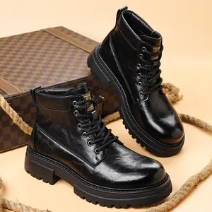 Botas Martin de exterior negras de caña alta para hombre con suelas dentadas duraderas