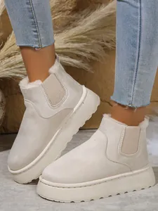 Beigefarbene Plateau-Schneestiefel mit Kunstfellfutter und elastischer Seite am Fuß