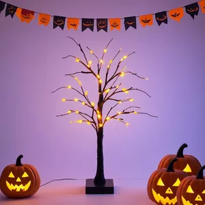Detailansicht der Halloween-LED-Gruselbaumleuchte mit warmen, orange leuchtenden Spitzen