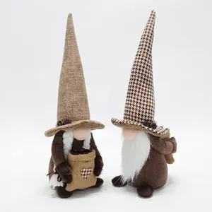 Set de dos gnomos de Navidad con tema de café, sacos de arpillera y granos de café
