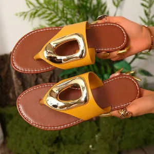 Gelbe Damen Zehen-Sandalen mit eleganter goldfarbener Metallschnalle und Flachsohle