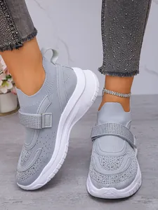 Ademende grijze mesh sneakers met fonkelende strass-steentjes en klittenbandsluiting