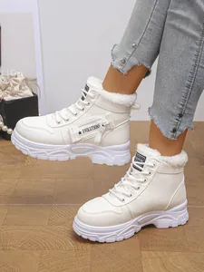 Elegante weiße hochgeschnittene Martin Boots mit warmem Kunstfellfutter und Schnürung für Damen