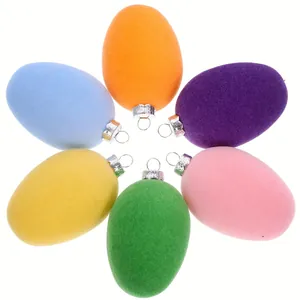 Sei uova di Pasqua floccate colorate da 6 cm con anelli d'argento disposte in cerchio