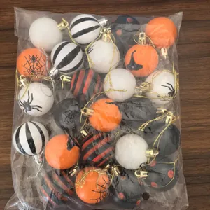 Set di ventiquattro palline decorative per Halloween in un sacchetto di plastica trasparente