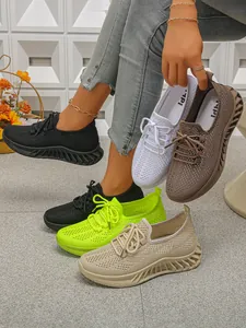 Chaussures de sport respirantes en mesh de plusieurs couleurs pour un look actif