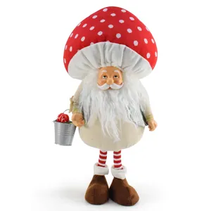 Vue détaillée d'une figurine de gnome champignon avec visage en résine et chapeau rouge