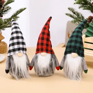 Set van drie kerstkabouters met geruite hoeden en lange witte baarden decoratie