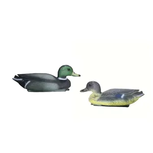 Paar realistische drijvende wilde eend lokvogels voor decoratieve buiten vijvers