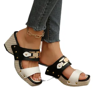 Elegantes sandalias de cuña para mujer con hebillas metálicas y suelas de plataforma gruesas