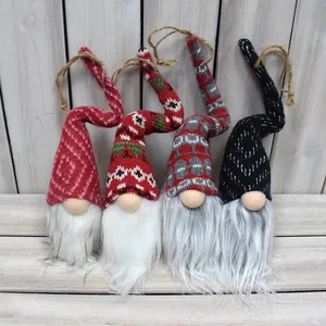 Lot de quatre décorations de gnome de Noël tricotées avec longues barbes et boucles