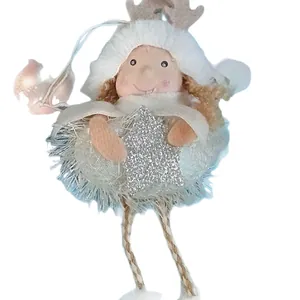 Linda muñeca de ángel de Navidad con gorro de peluche y estrella de plata brillante