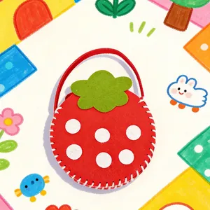 Bolso de fieltro hecho a mano con forma de fresa para manualidades infantiles