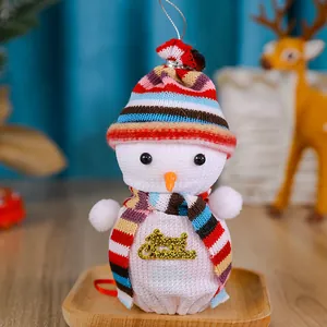Niedliche Schneemann Plüsch Weihnachtstasche mit gestreifter Strickmütze Dekor