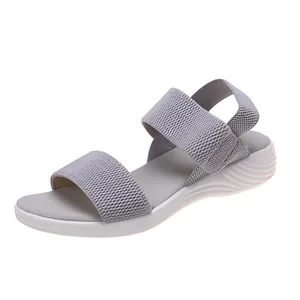 Elegantes sandalias grises de verano para mujer con correas elásticas y suela blanca gruesa