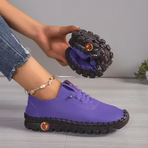 Flexibele paarse zachte leren damesschoenen met een handgestikte comfortabele rubberen zool