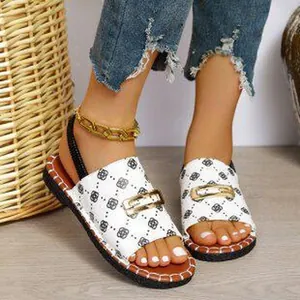 Sandales de plage plates élégantes pour femmes avec motif tissu et boucle métal