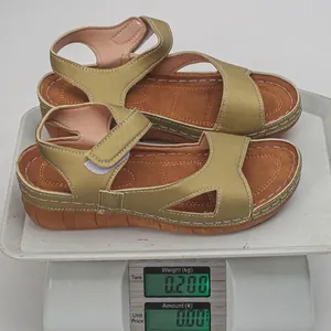 Lichtgewicht gouden sleehaksandalen met klittenband, gewicht is 0,200 kg