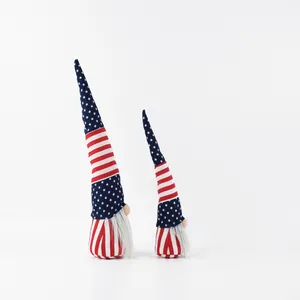 Vue détaillée de deux gnomes patriotiques de tailles différentes avec chapeaux à étoiles