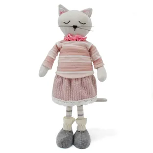 Poupée chat en tissu faite main avec tenue rose rayée pour décoration d'intérieur