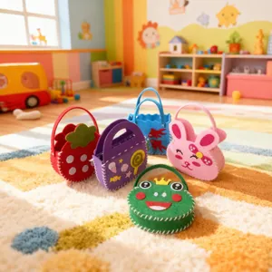 Cinco bolsos de fieltro DIY coloridos para niños en un alegre entorno de guardería.