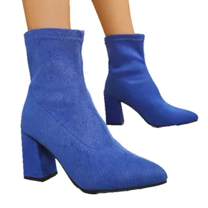 Leuchtend blaue Wildleder Stiefeletten mit Blockabsatz und eleganter spitzer Zehenpartie