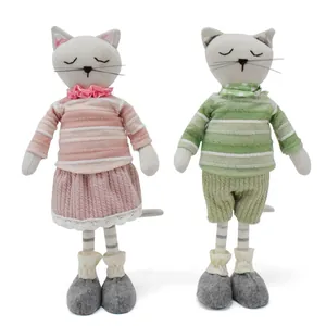 Paire de jolies poupées chat en tissu faites main en tenues rayées rose et vert