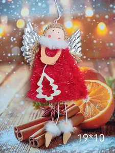 Muñeca de ángel de Navidad de felpa roja con alas plateadas y motivo de árbol