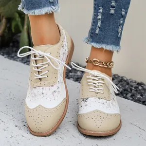 Zapatos oxford brogue con estampado floral en beige y blanco bicolor para mujer moda