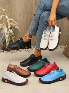 Cómodos mocasines planos cosidos a mano para mujer en varios colores para uso diario