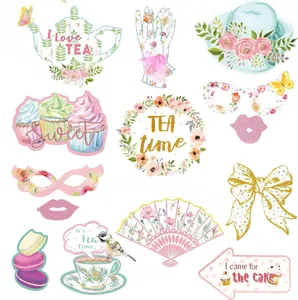 Elegantes Set aus Teeparty-Foto-Requisiten mit feinen Blumen- und Goldfolien-Designs