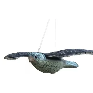 Décoration d'oiseau volant réaliste avec texture de plumes et ficelle de suspension