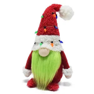 Gnomo di Natale fatto a mano con barba verde e decorazione di luci colorate a LED